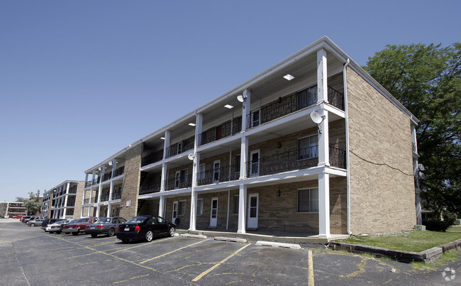 Building Photo - Butrick Lewis Apartments