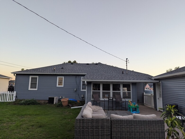 Building Photo - 2110 Ohm Ave