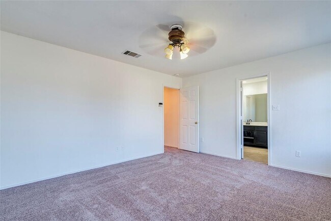 Building Photo - 1032 Doras Dr