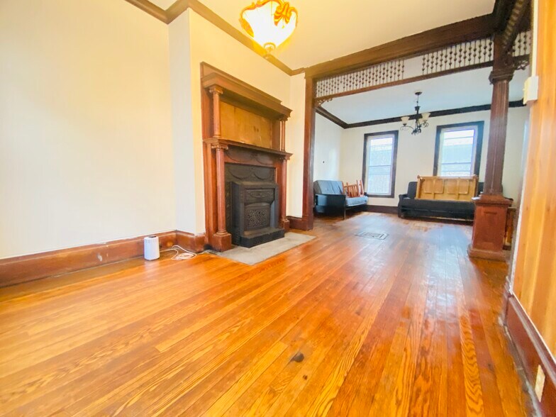 Building Photo - 1337 Madison St