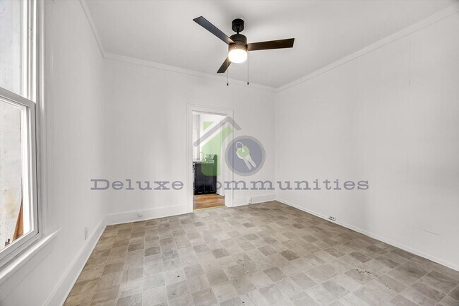 Building Photo - Charming 1 Bedroom with Natural Light & Ba...