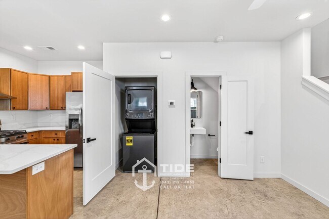 Building Photo - Move-In Ready Home Near Park Circle