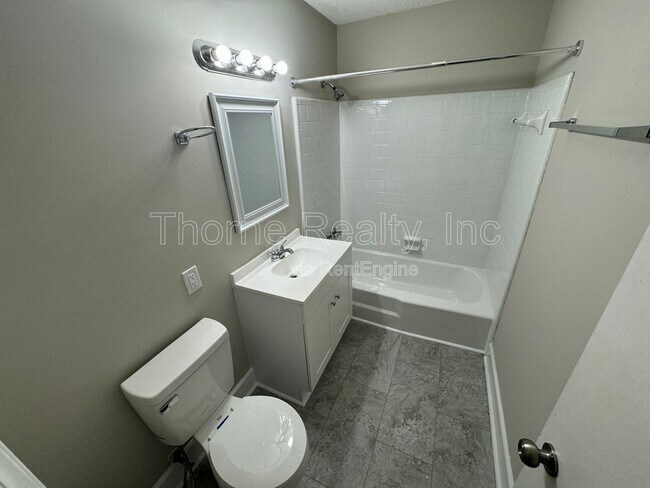 Building Photo - 616 S Boddie St