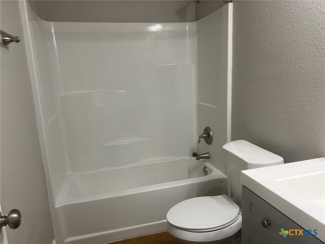 Building Photo - 661 W Austin St