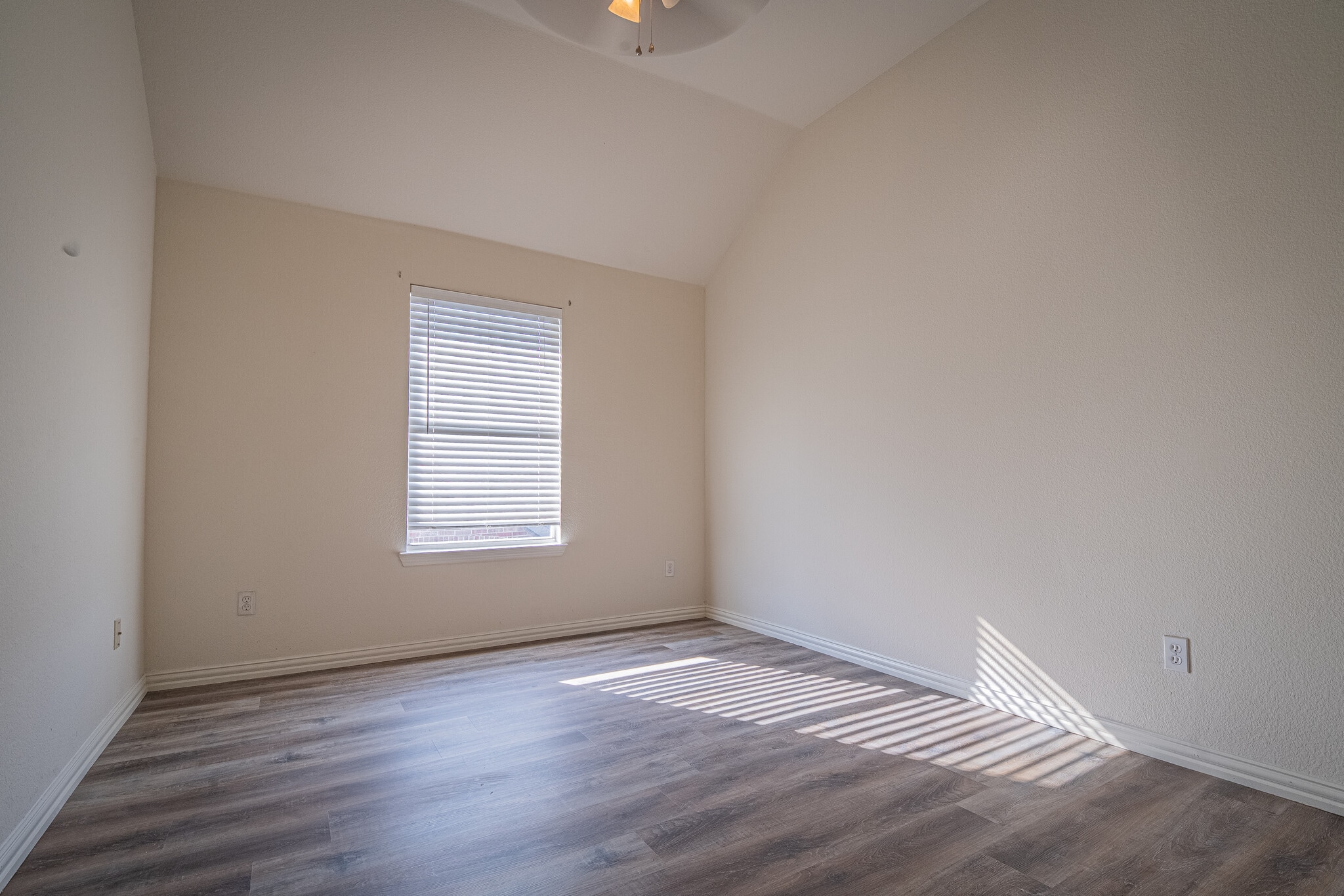 Building Photo - 4522 Oak Shores Dr