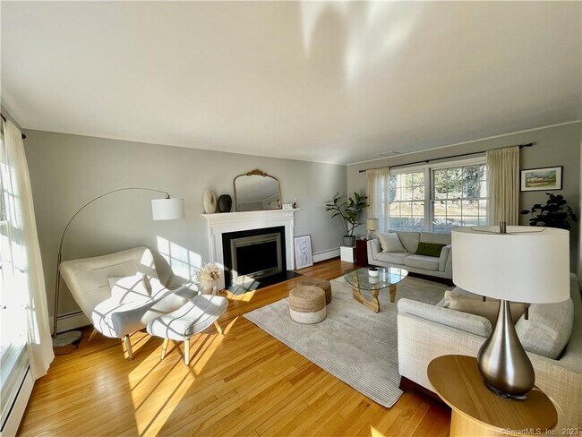 Building Photo - 27 Hollow Tree Ridge Rd