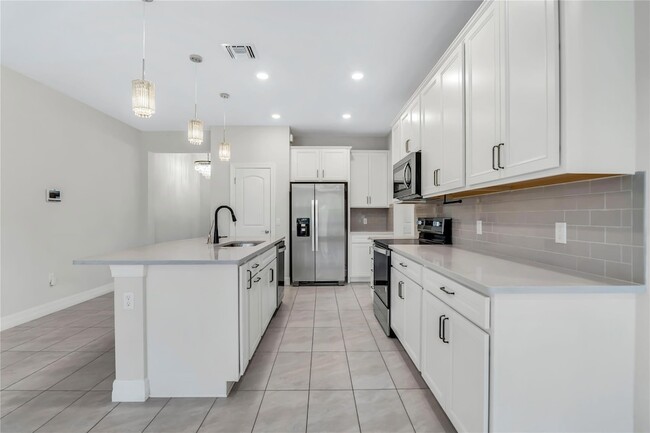 Building Photo - 4828 Chantilly Rd