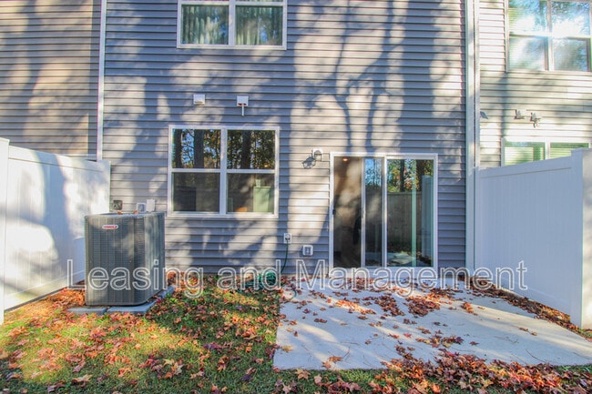 Building Photo - 507 Scarlett Maple St