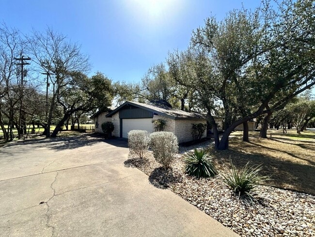 Building Photo - 9108 Balcones Club Dr