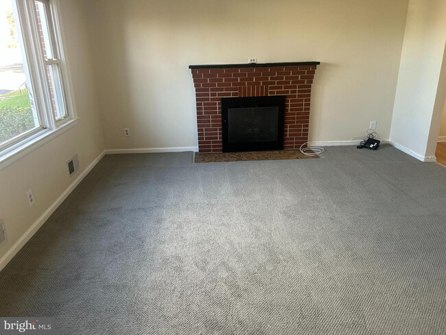 Building Photo - 3013 Nash Pl SE