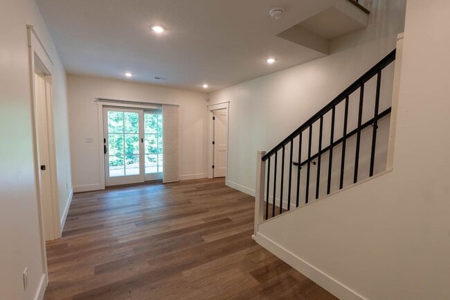 Building Photo - New Construction 4bd/3ba Townhouse