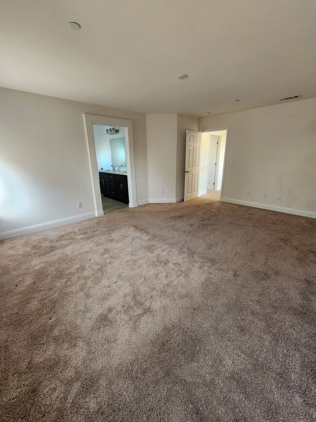 Building Photo - 231 Ninos Dr