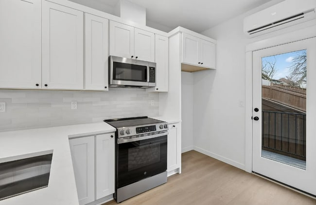 Building Photo - 4059 SW McKinley St