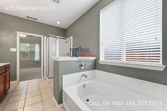 Building Photo - 405 Driftwood Ct