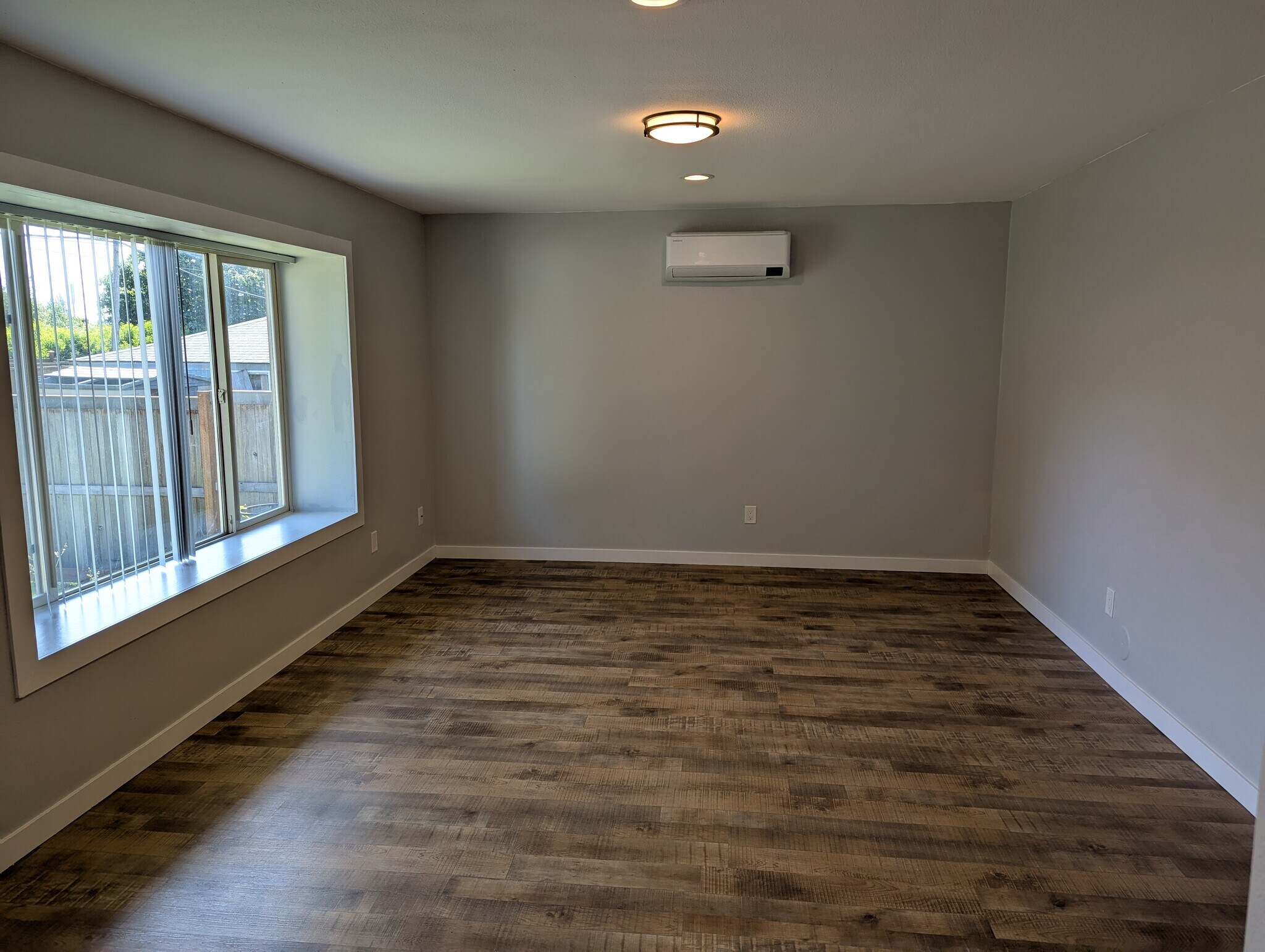 Living room - 353 E St
