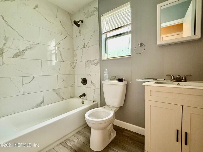 Building Photo - 4949 Azure St