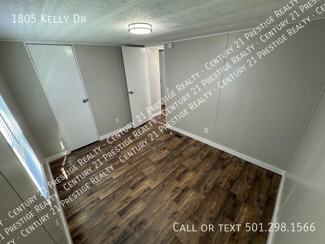 Building Photo - 1805 Kelly Dr