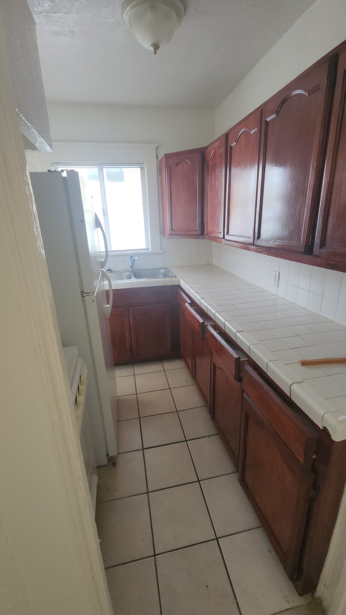 Kitchen - 828 E 10th St