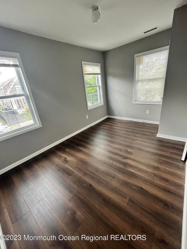 Building Photo - 22 Borden Ave