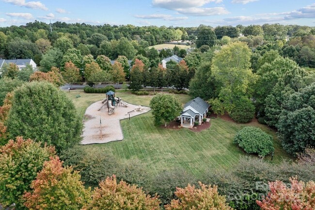 Building Photo - 17562 Caldwell Track Dr