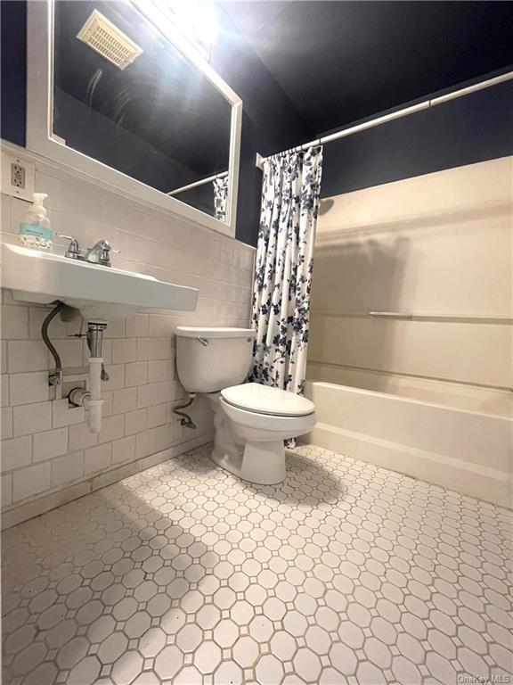 Building Photo - 114 Wawayanda Ave