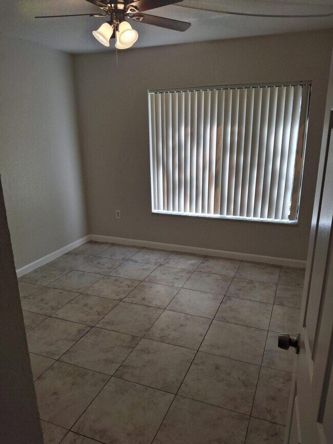 Building Photo - 3238 Coral Lake Ln