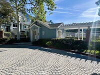 Building Photo - 13046 Sycamore Village Dr