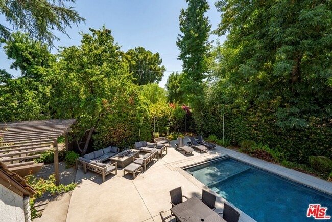 Building Photo - 23057 Sylvan St