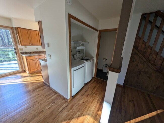 Building Photo - 877 Loon Lake Rd