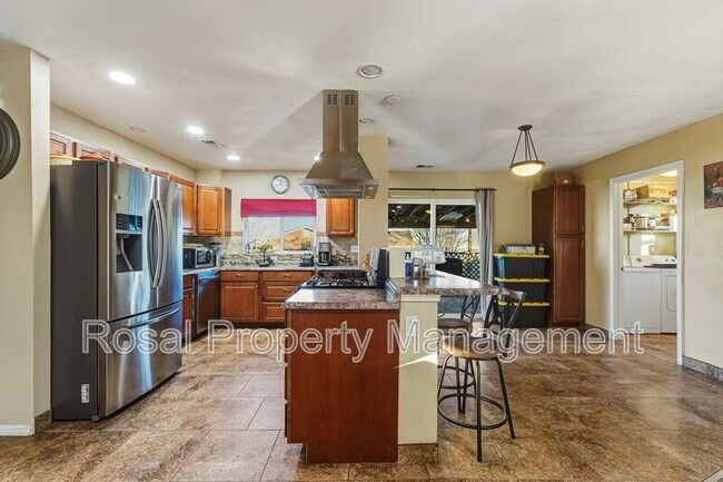 Building Photo - 1700 Gschwind Pl SW