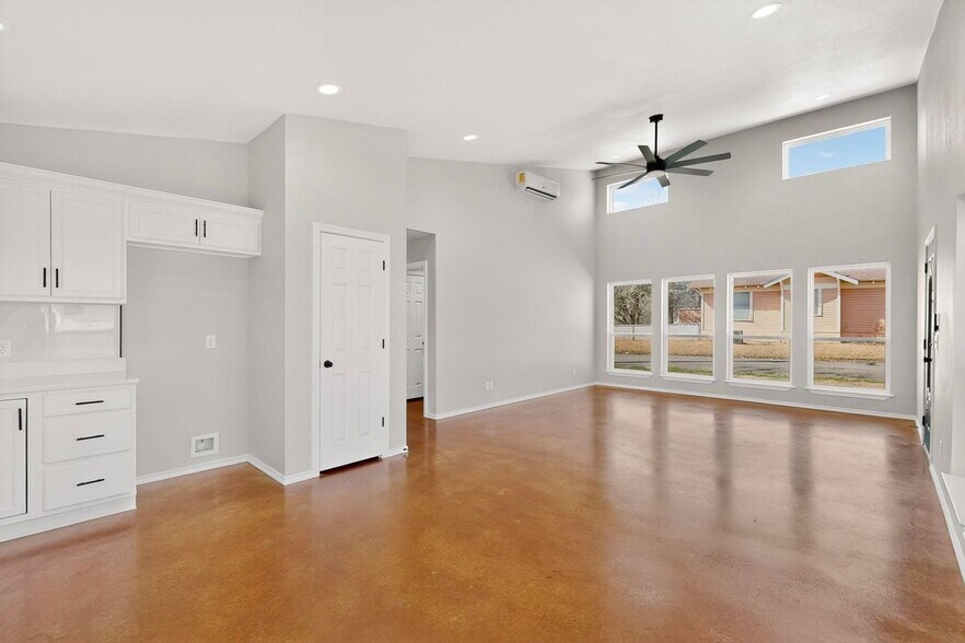 Building Photo - 1471 W Kaufman St