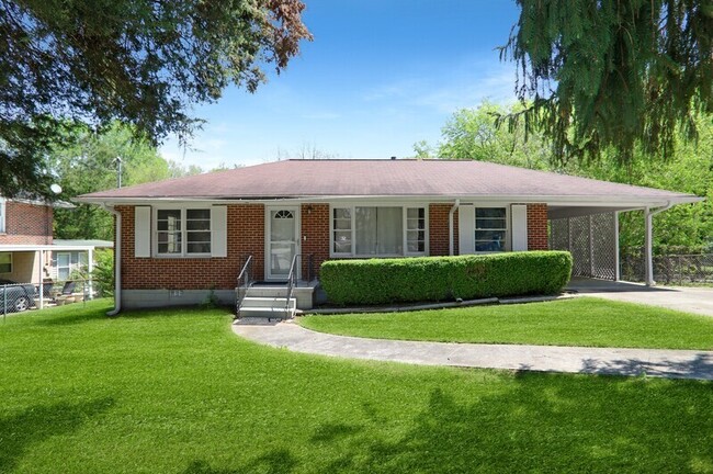 Primary Photo - 2442 Antwerp Dr SE