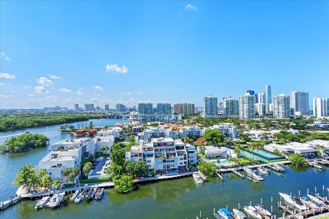 Building Photo - 400 Kings Point Dr