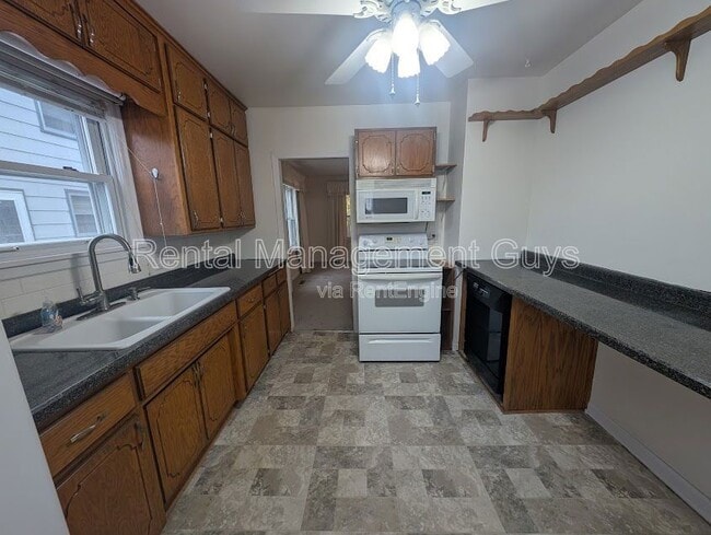 Building Photo - 5027 6th St NE