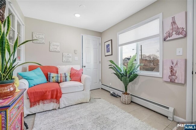 Building Photo - 12 Maple Ave