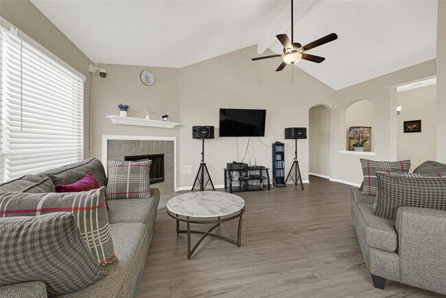 Building Photo - 8123 Solara Bend Ct