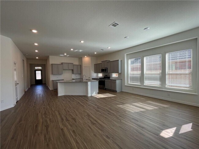Building Photo - 205 Baralo St