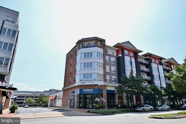 Building Photo - 1101 S Arlington Ridge Rd