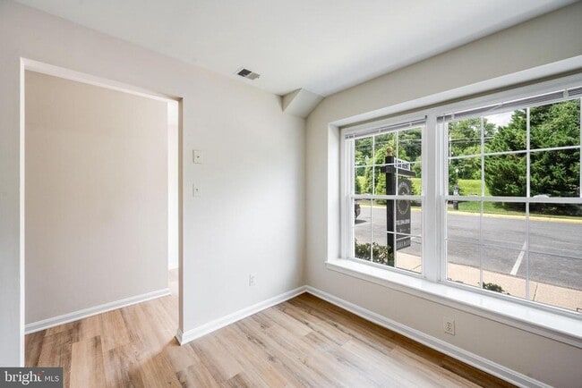 Building Photo - 5605 Independence Cir