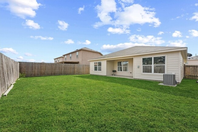 Building Photo - 7010 Dahlia Rd