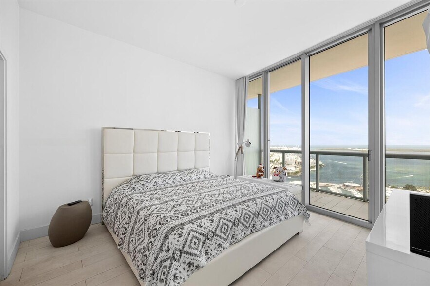 Building Photo - 888 Biscayne Blvd