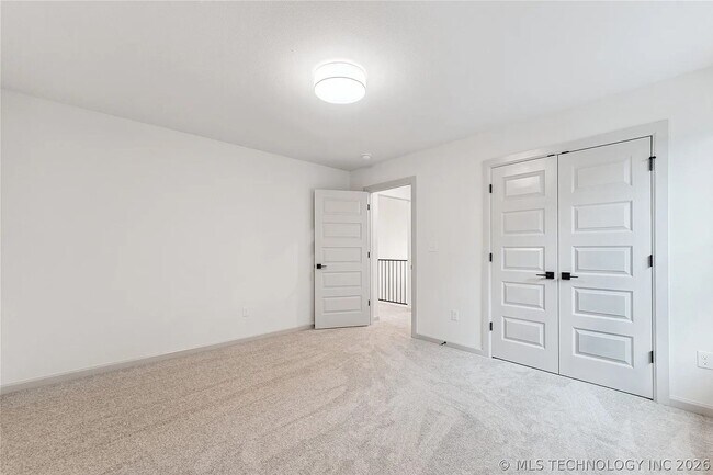 Building Photo - 5 Bed | 5 Bath House