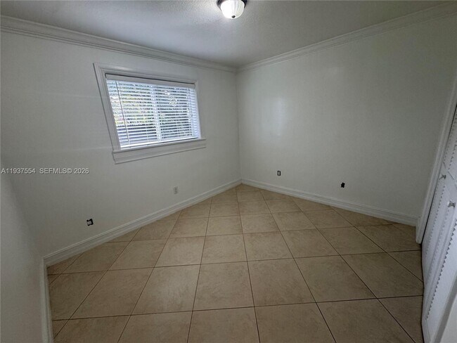 Building Photo - 6580 Lake Blue Dr