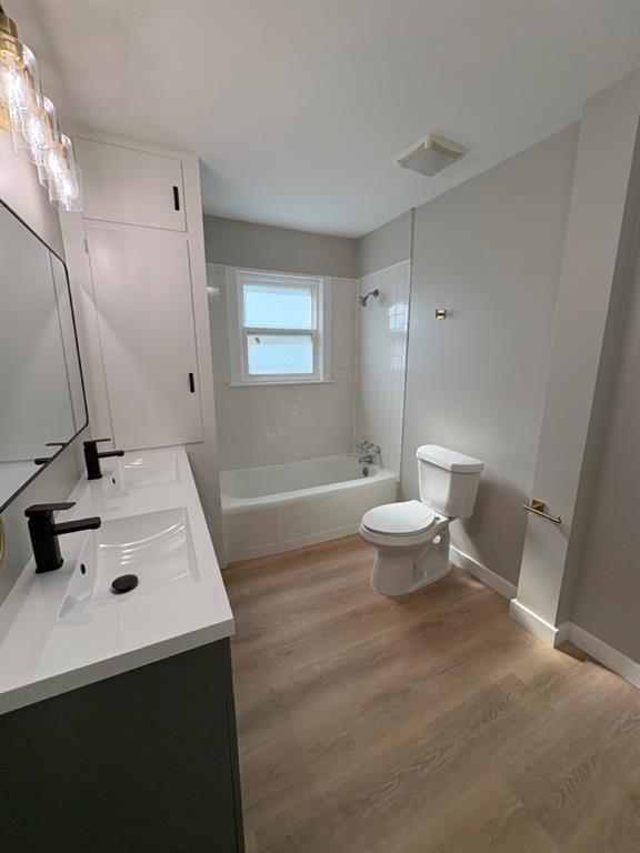 Building Photo - 4620 Bennett Ave