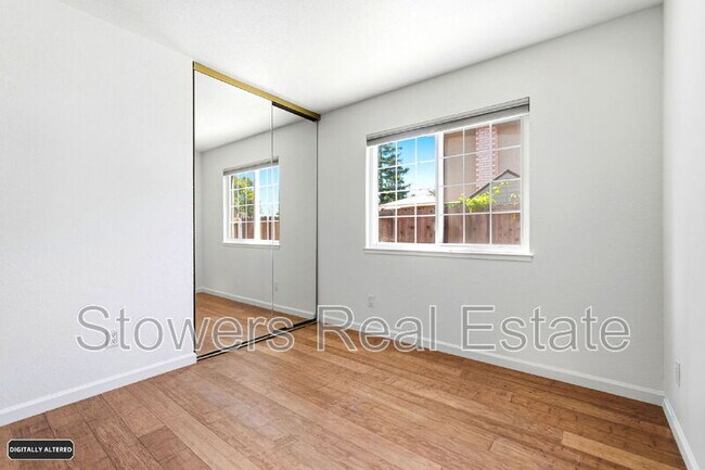Building Photo - 318 Joyce St