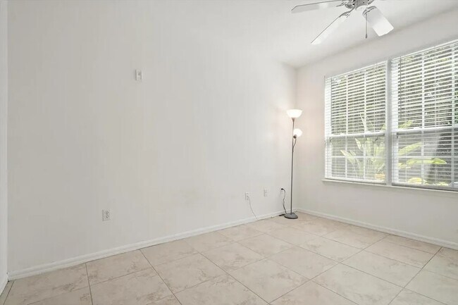 Building Photo - 5561 Rosehill Rd