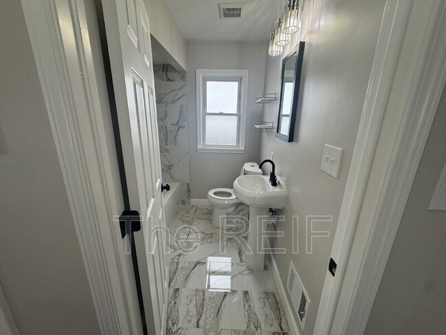 Building Photo - 3324 Greenfield Rd