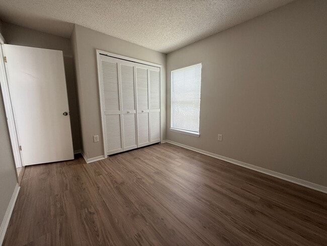 Building Photo - Deltona 3/2 Corner Lot