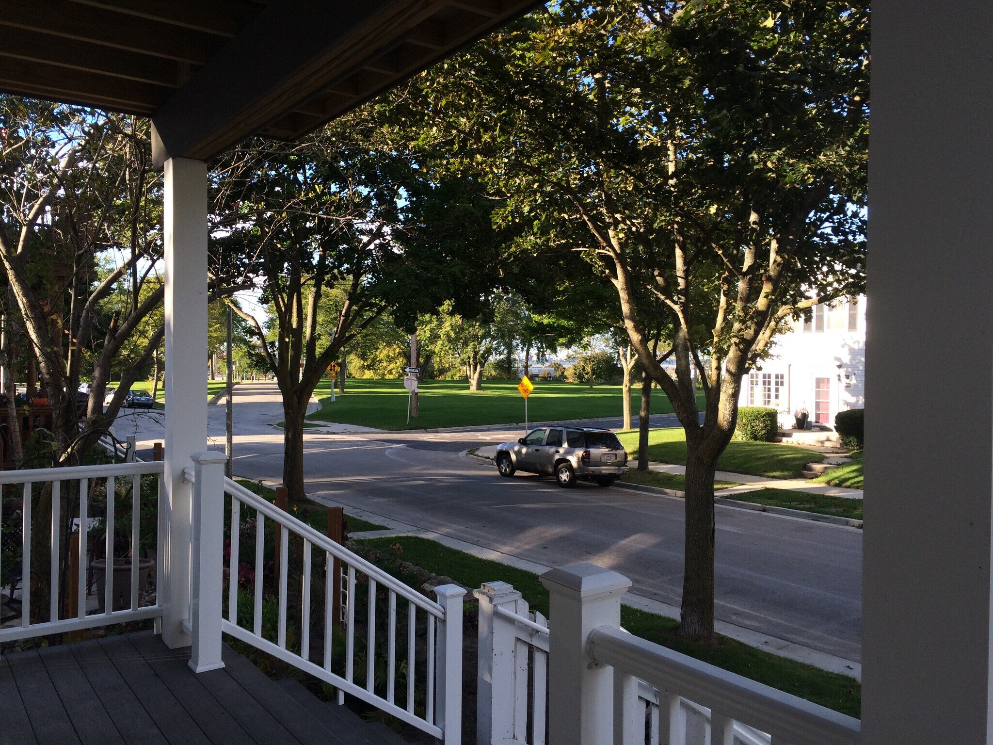 Building Photo - 2547 S Shore Dr