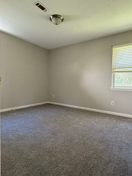 Building Photo - 9746 Wallwood Dr SE